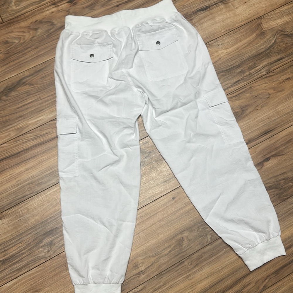 NWOT. Woman’s Mofiz white lightweight cargo joggers. Size L. - Picture 5 of 5